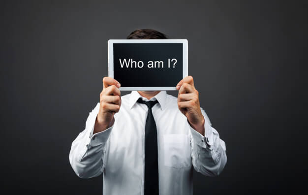 خودشناسی یعنی من چه کسی هستم؟